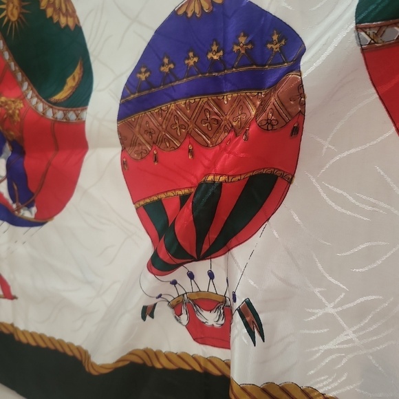 New World Trading Co. Hot Air Balloon Scarf Large - Picture 10 of 10